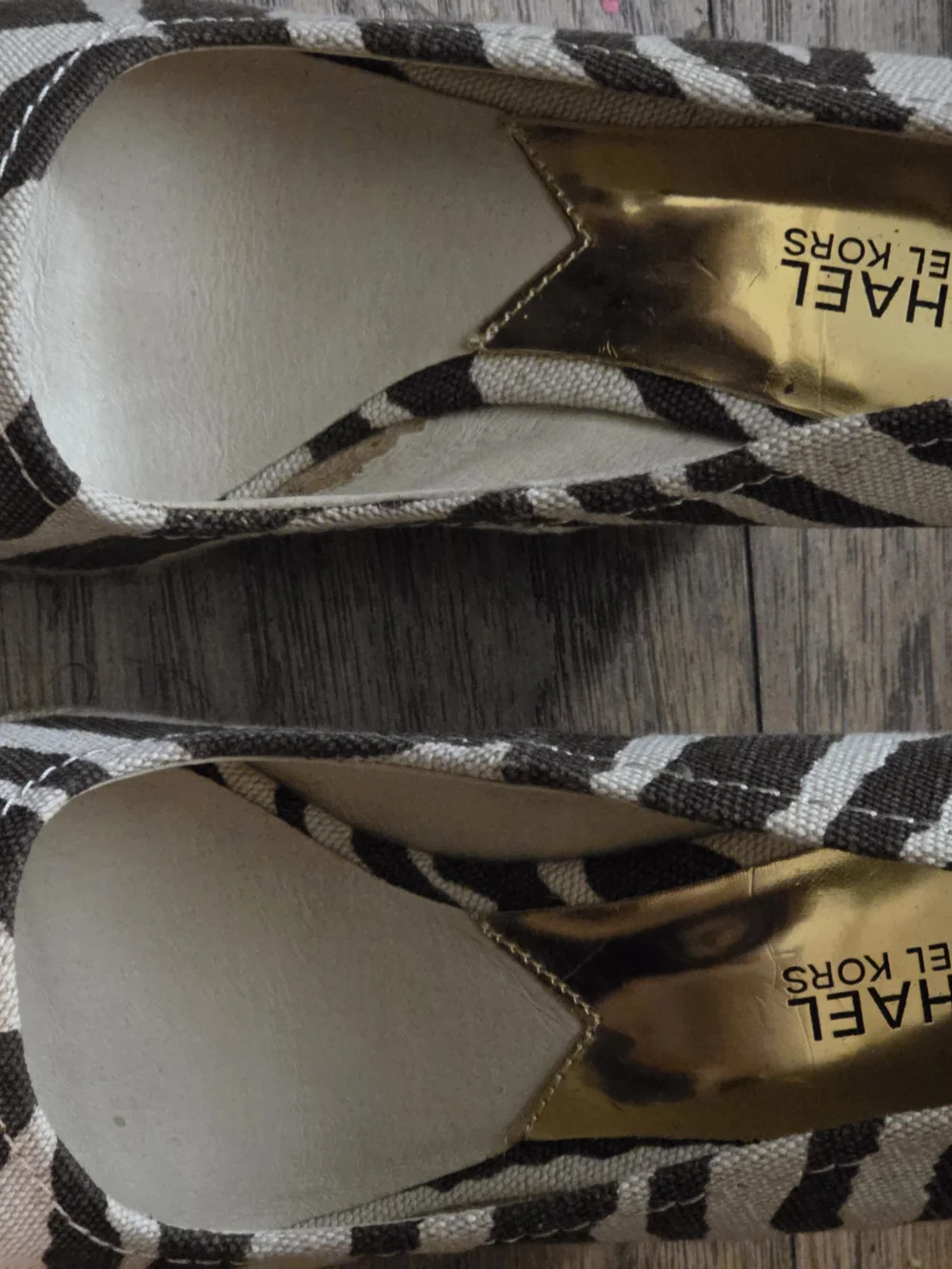 Michael Kors Women's Zebra Print Peep-Toe Pumps in Black and White Size 8